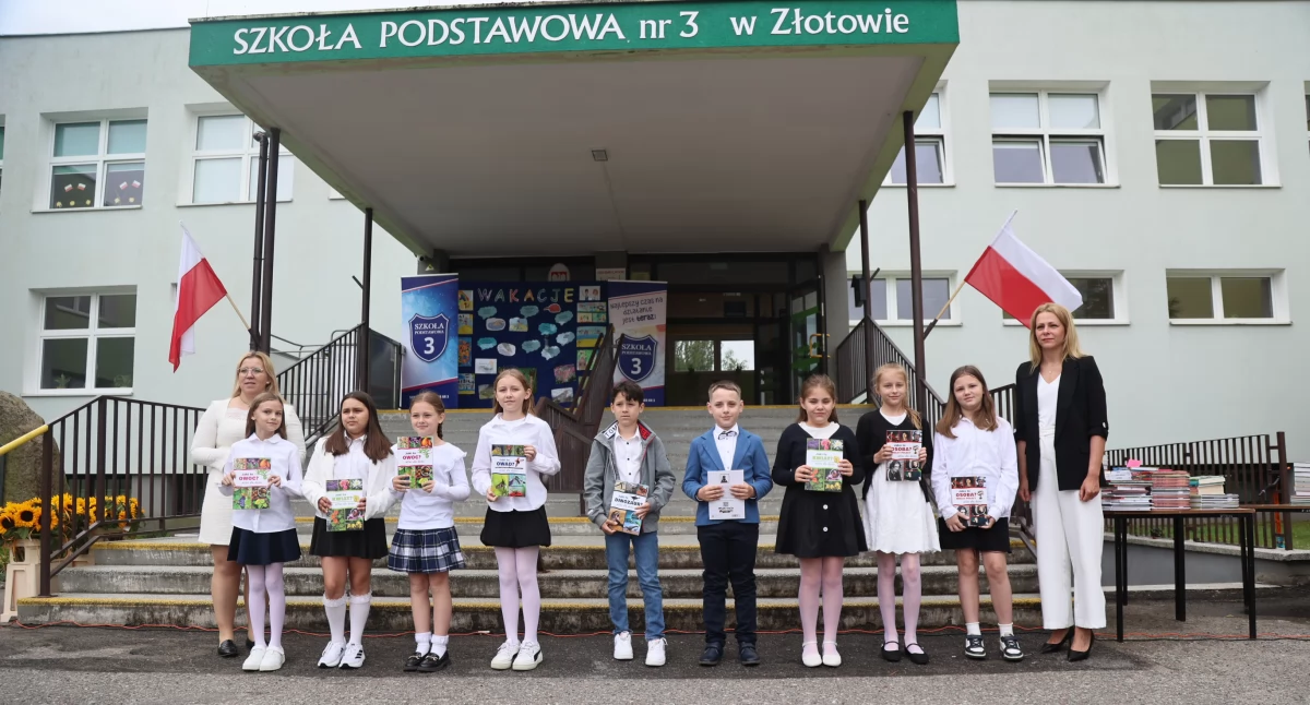 Ostatni dzwonek w SP nr 3. Świadectwa rozdane, wakacje rozpoczęte