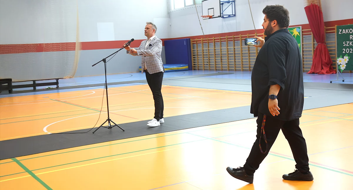Dawid Krzyk – prywatny fotograf burmistrza – komentują