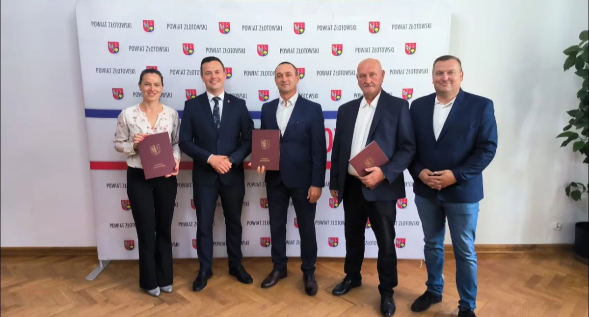 Powiat i gmina łączą siły – będzie nowy chodnik w Okonku     