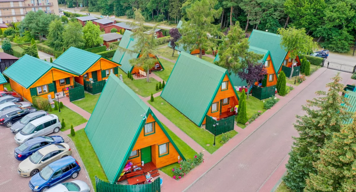Domki nad morzem z placem zabaw – raj dla dzieci, spokój dla rodziców 