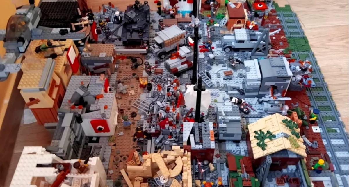 Dwunastolatek zbudował makietę powstania warszawskiego z klocków Lego!