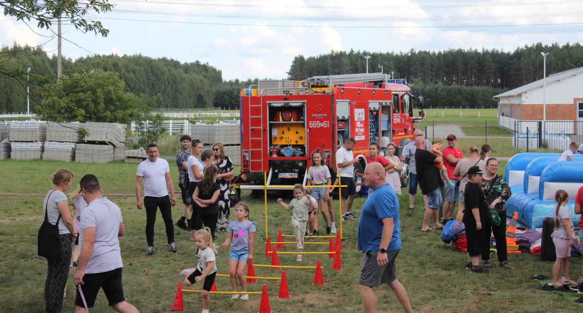 Dmuchane zamki, biegi i tańce – udany festyn dla małych i dużych