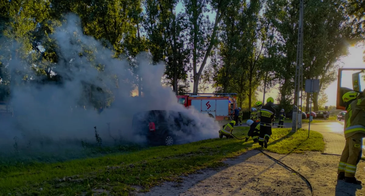 Pożar auta w Ratajach