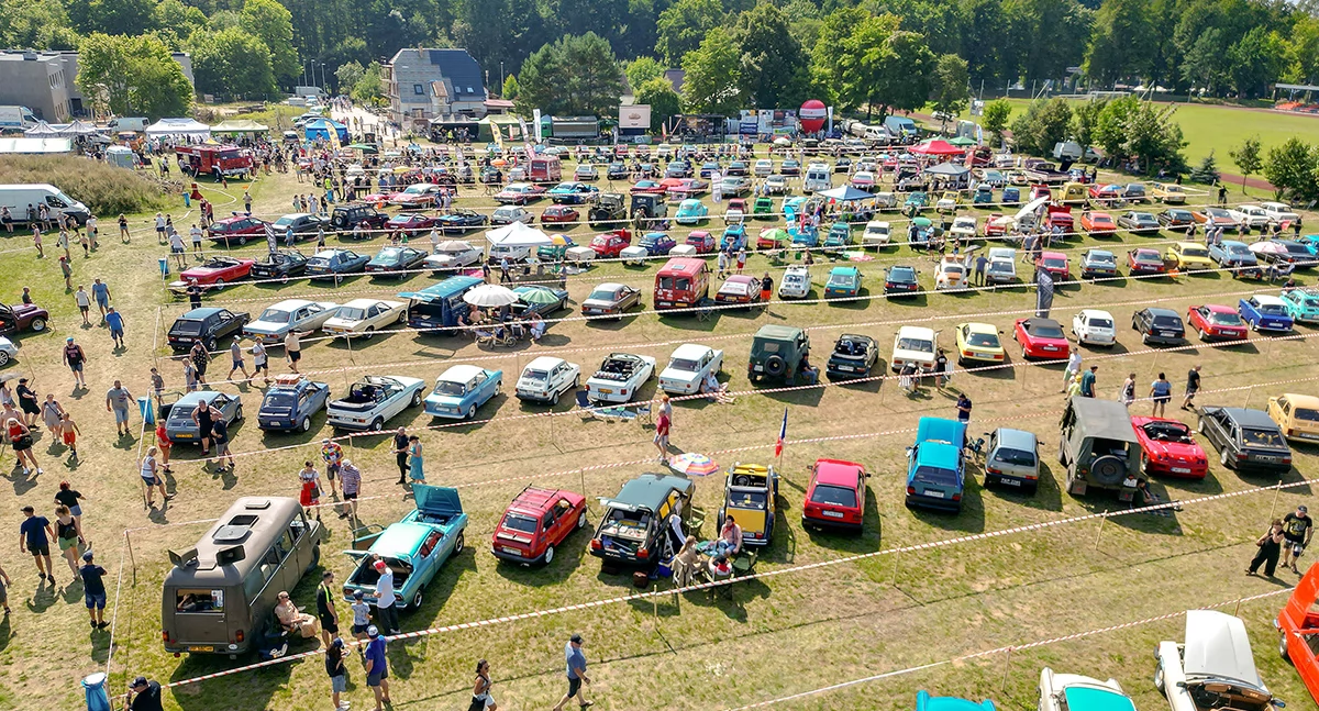 Wystawa pojazdów zabytkowych w nowym miejscu