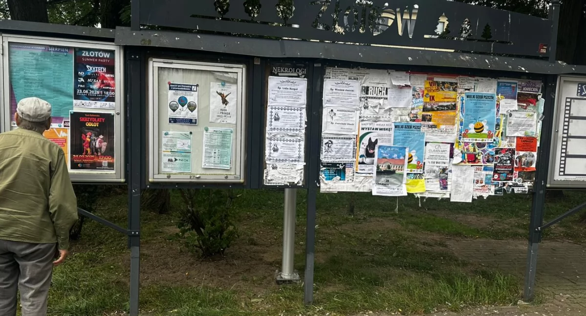 Zaniedbane tablice informacyjne w Złotowie. Mieszkańcy czekają na reakcję