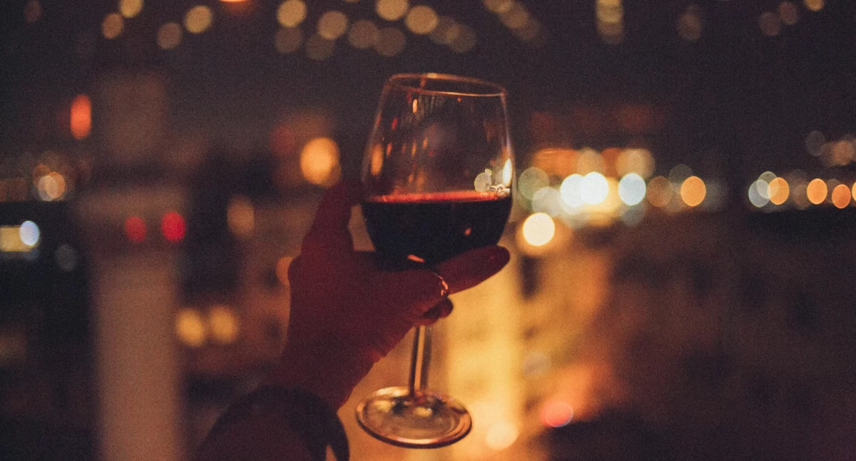 Wino owocowe - przewodnik dla początkujących smakoszy