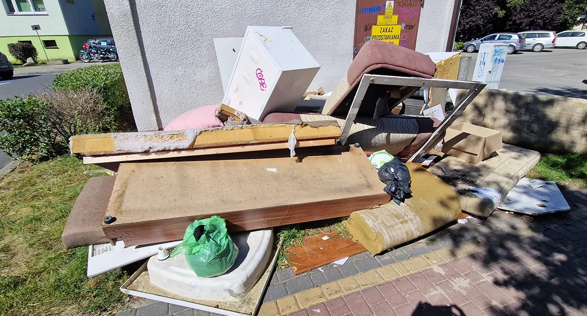Centrum Złotowa, centrum wstydu – śmietnisko urosło w najlepsze