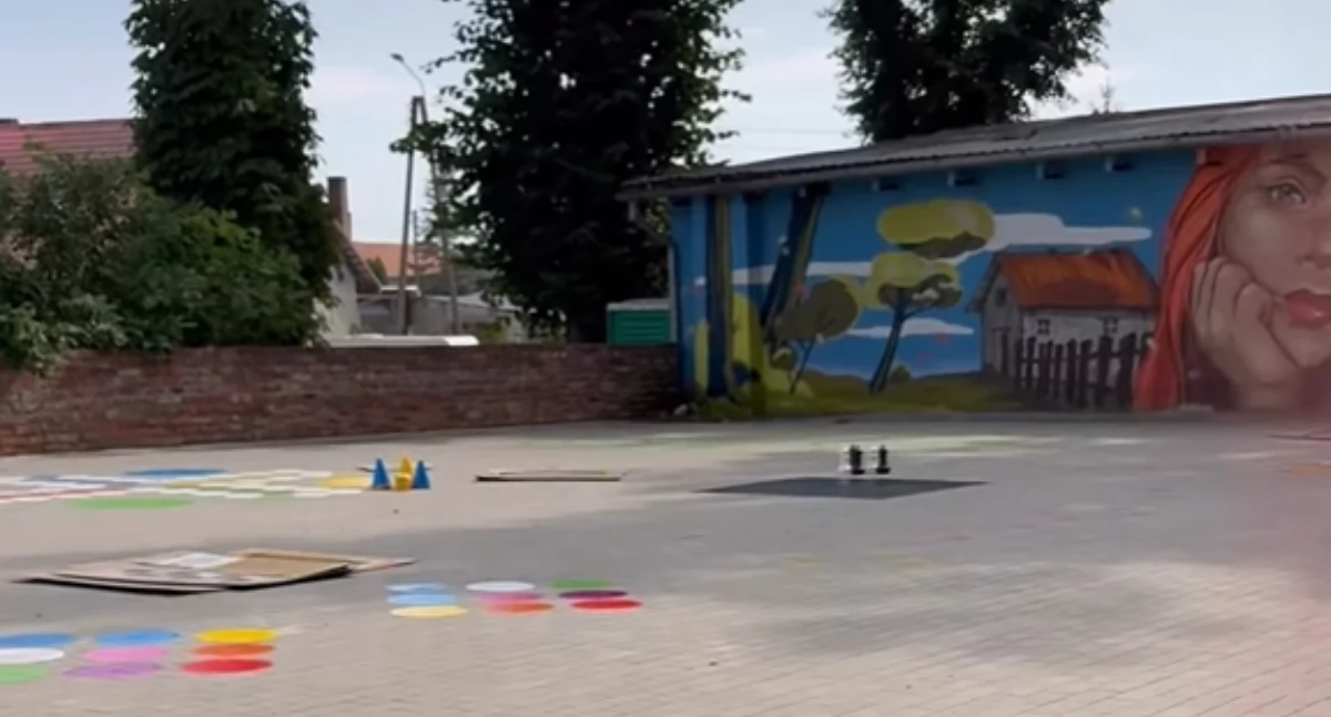 Plac w Sypniewie zmienia się w kolorowe miejsce rekreacji