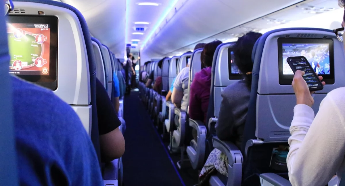 Co to jest overbooking i jak działa - fakty, prawa pasażera i ukryte plusy