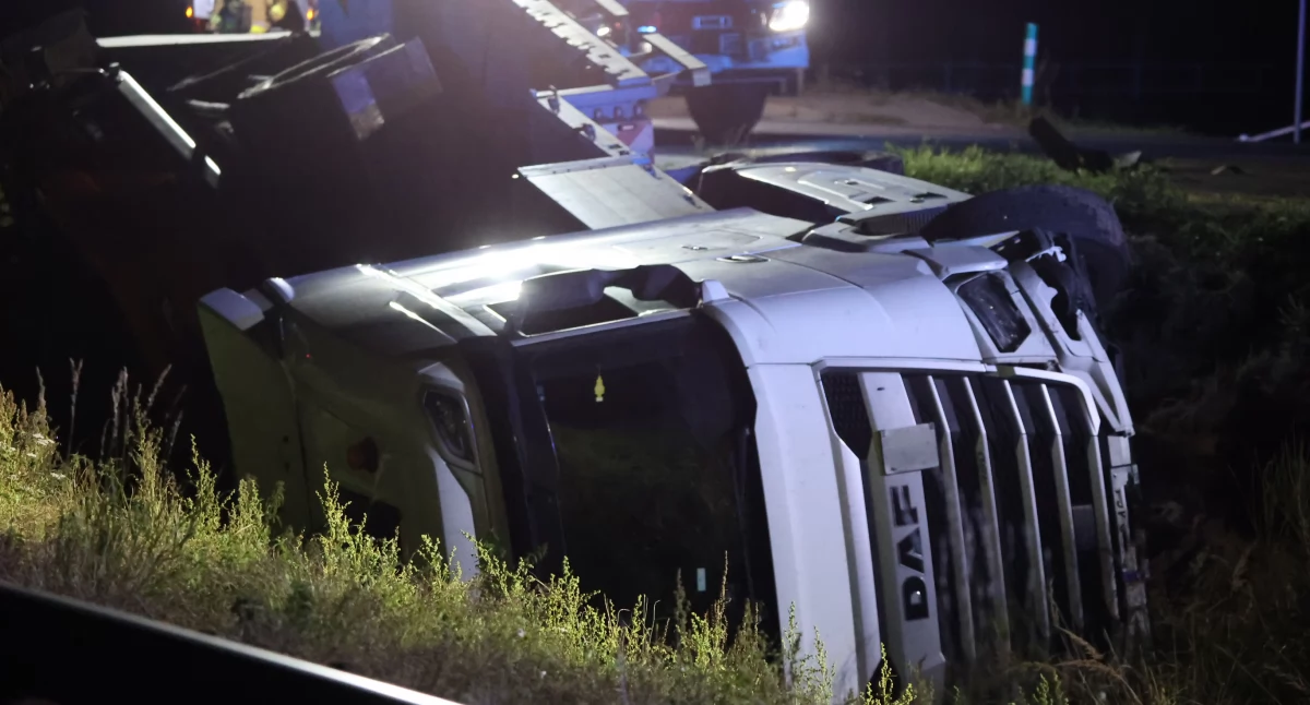 [WIDEO]  Zderzenie na trasie Zakrzewo–Złotów. Droga sparaliżowana na kilka godzin