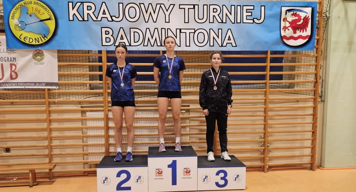 Sukces sióstr Sobczyk w krajowym turnieju badmintona w Miastku