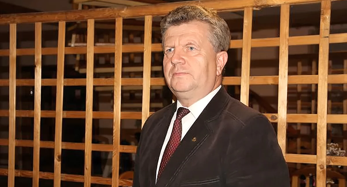 Jezioro utknęło w urzędzie. Wędkarze nerwowi, starostwo milczy…