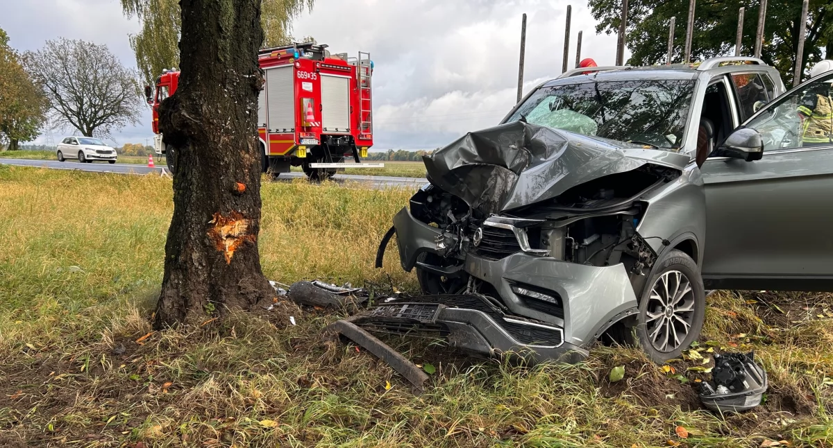 Kierowca stracił panowanie na łuku drogi – interweniowały służby