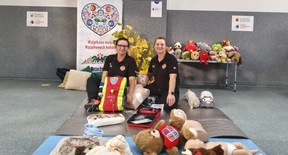 Seniorzy z Brzeźnicy wzięli udział w akcji CPR Day – uczyli się ratować życie