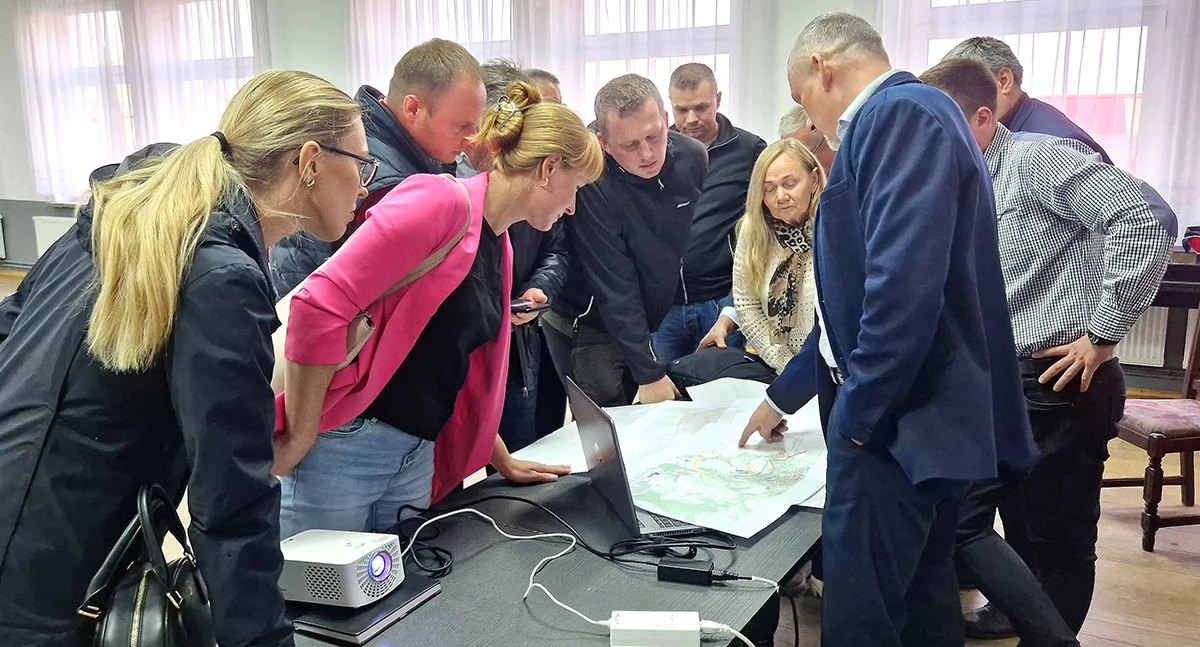 Linia wysokiego napięcia jeszcze bardziej dzieli Świętą!
