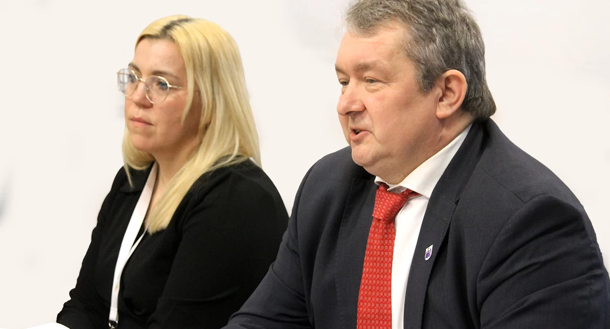 – Niedopuszczalne kłamstwa dyrektor Kaufki – grzmi Antoniewicz. – Gdzie są miliony z lokat? – Goławski chce informacji