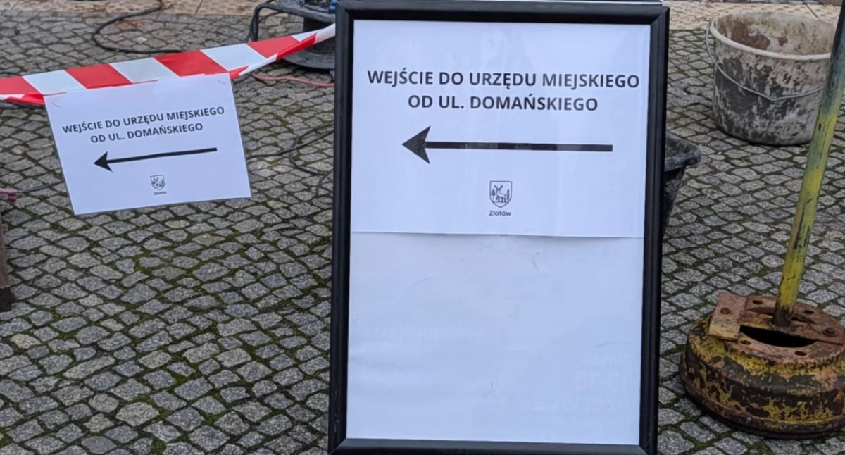 Remont przy wejściu do Urzędu Miejskiego
