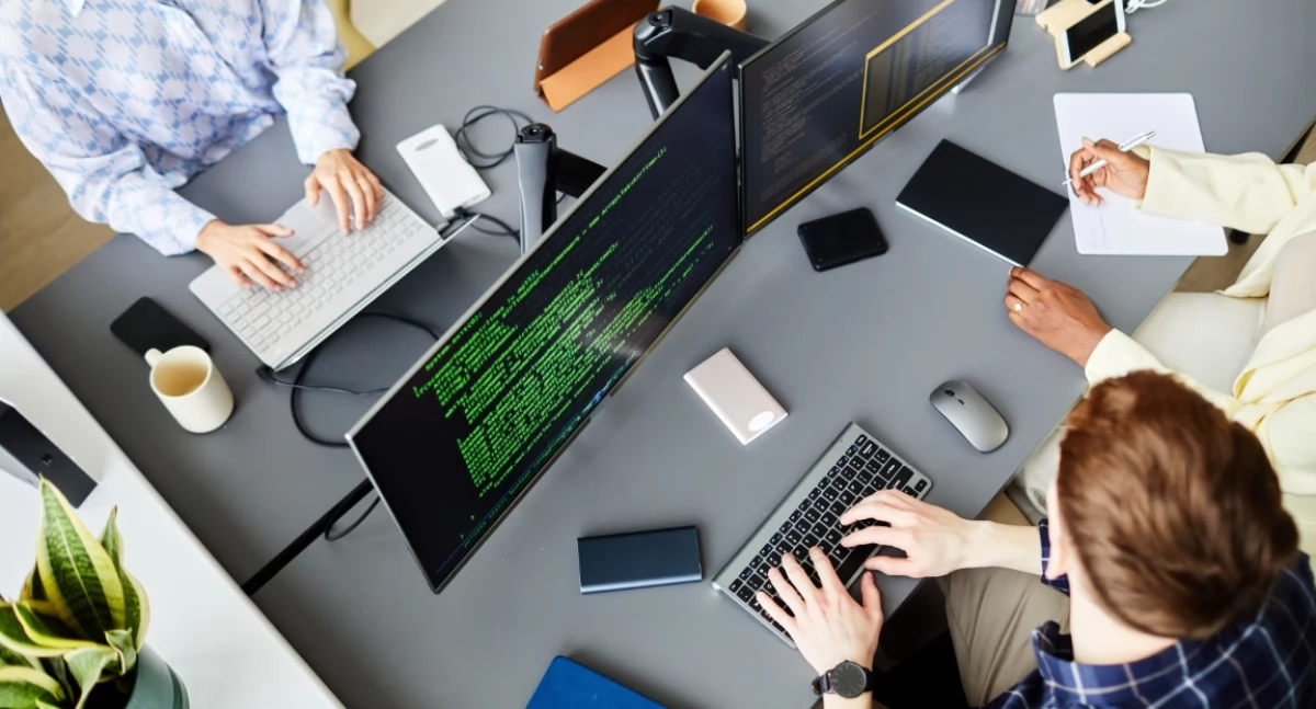 Chcesz pracować w IT? Studia programistyczne to Twój bilet do najszybciej rosnącej branży świat