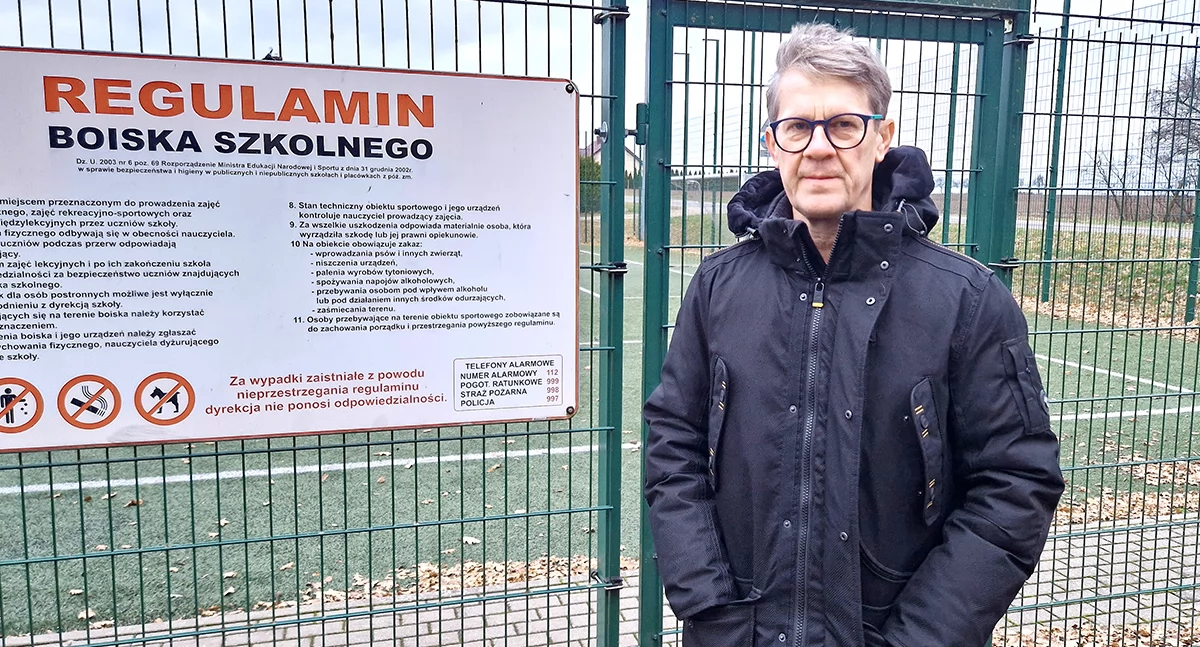 – Dym na orliku? – Chodzi o coś znacznie poważniejszego – mówi Jacek Szewczyk