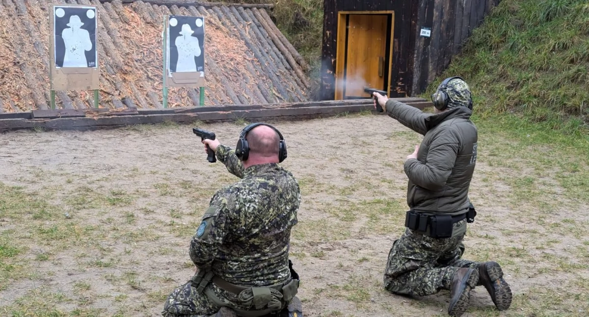 Wspólne szkolenie leśników i policji na strzelnicy w Górznej