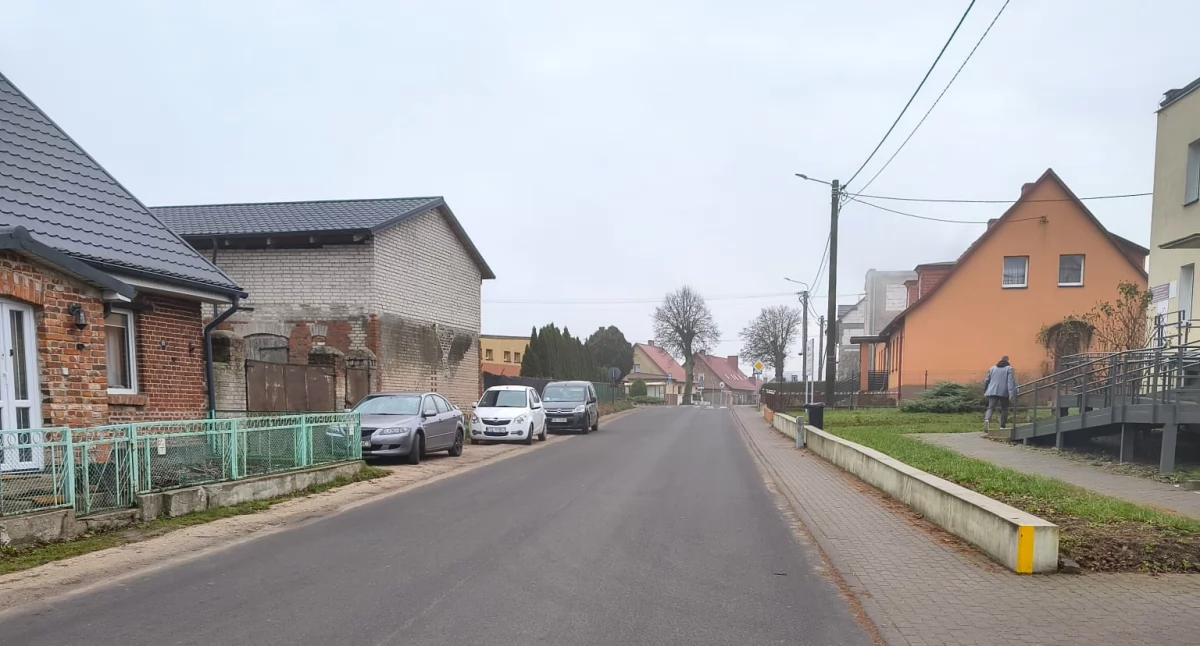 Kleszczyna z nową drogą i chodnikiem
