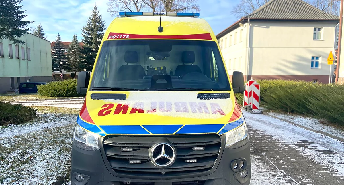 Karetka za milion oklejona na Okonek! Odklejona od logiki? Złotów na uboczu