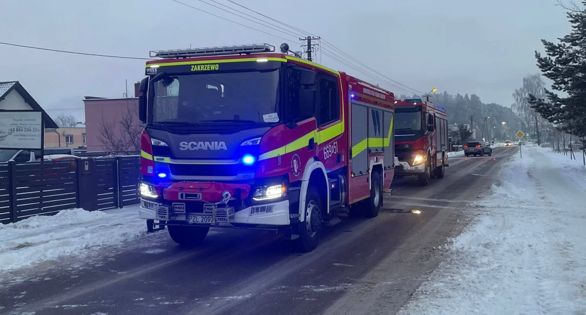 Pożar busa na prywatnej posesji w Zakrzewie
