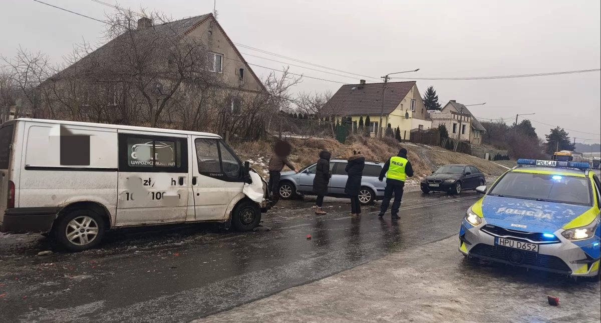 Drogi jak lodowisko. Trudna sytuacja na trasach powiatu złotowskiego