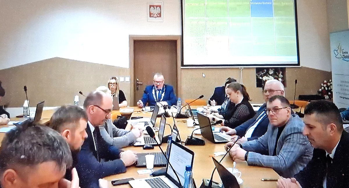 Która szkoła kolejna do likwidacji po Sławianowie? Święta, Kleszczyna?