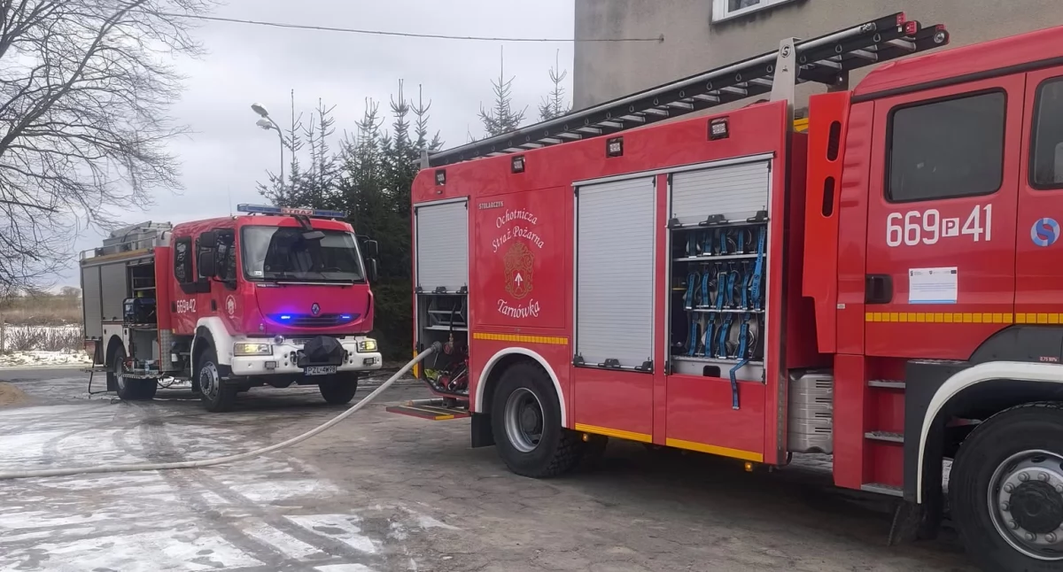 Pożar przewodu kominowego w bloku w Bartoszkowie