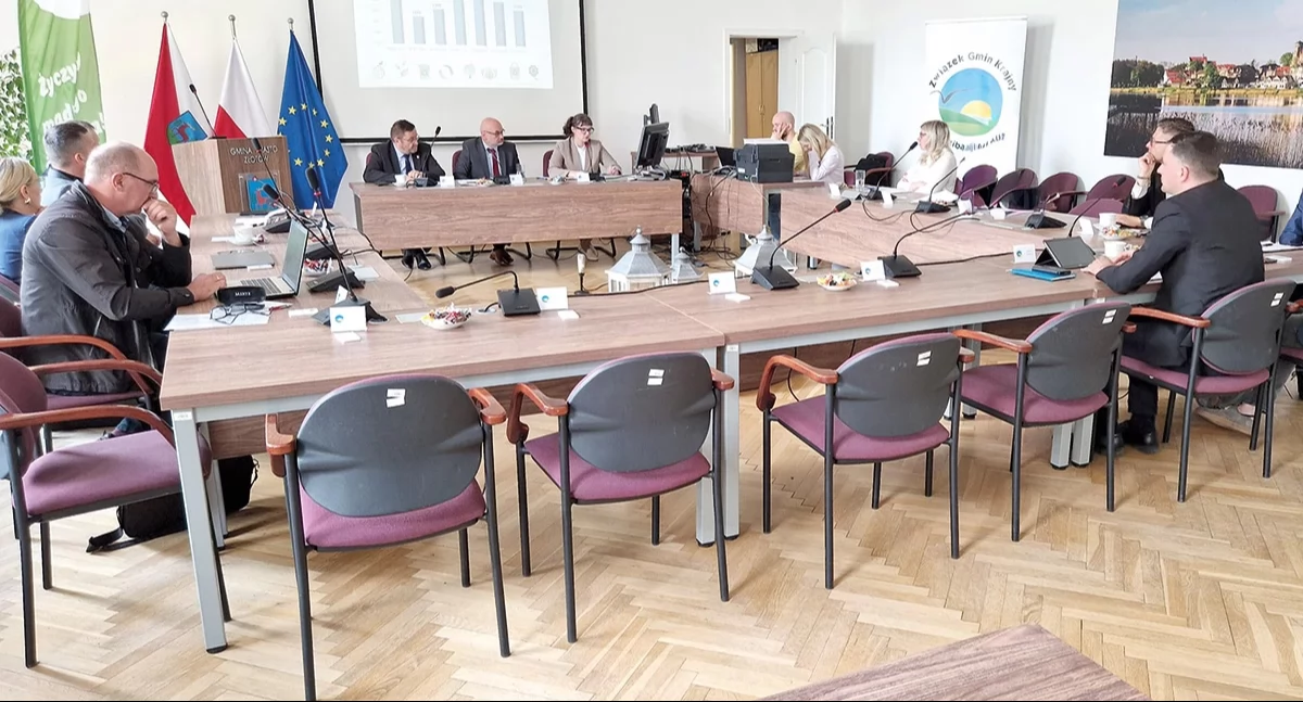 Zgromadzenie czy klub okazjonalny? Publiczny rachunek sumienia samorządowców