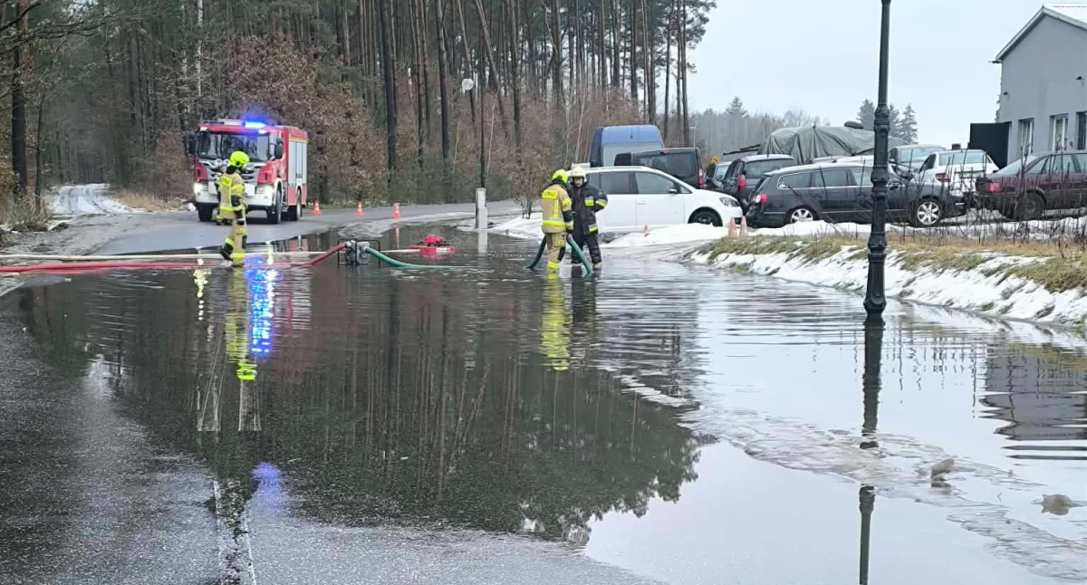 Ulice pod wodą. Strażacy znowu ruszyli do akcji 