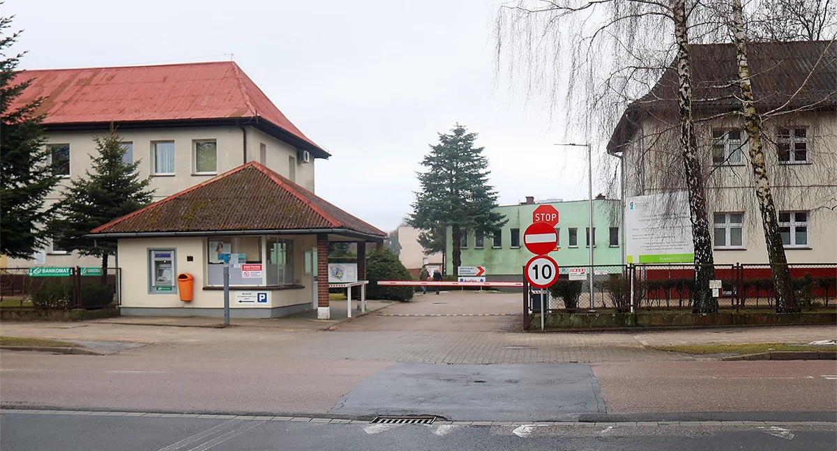 Taksówka pod drzwiami rehabilitacji. Spór o wjazd na teren szpitala