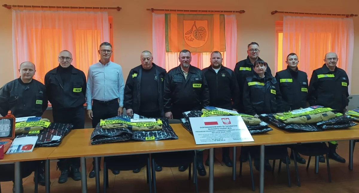Nowe ubrania dla lipkowskich strażaków