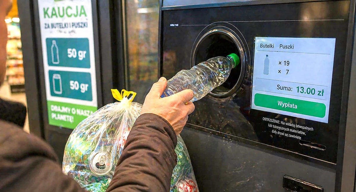 Butelki i puszki jak złoto! W Złotowie wyciągają nawet 100 złotych dziennie!
