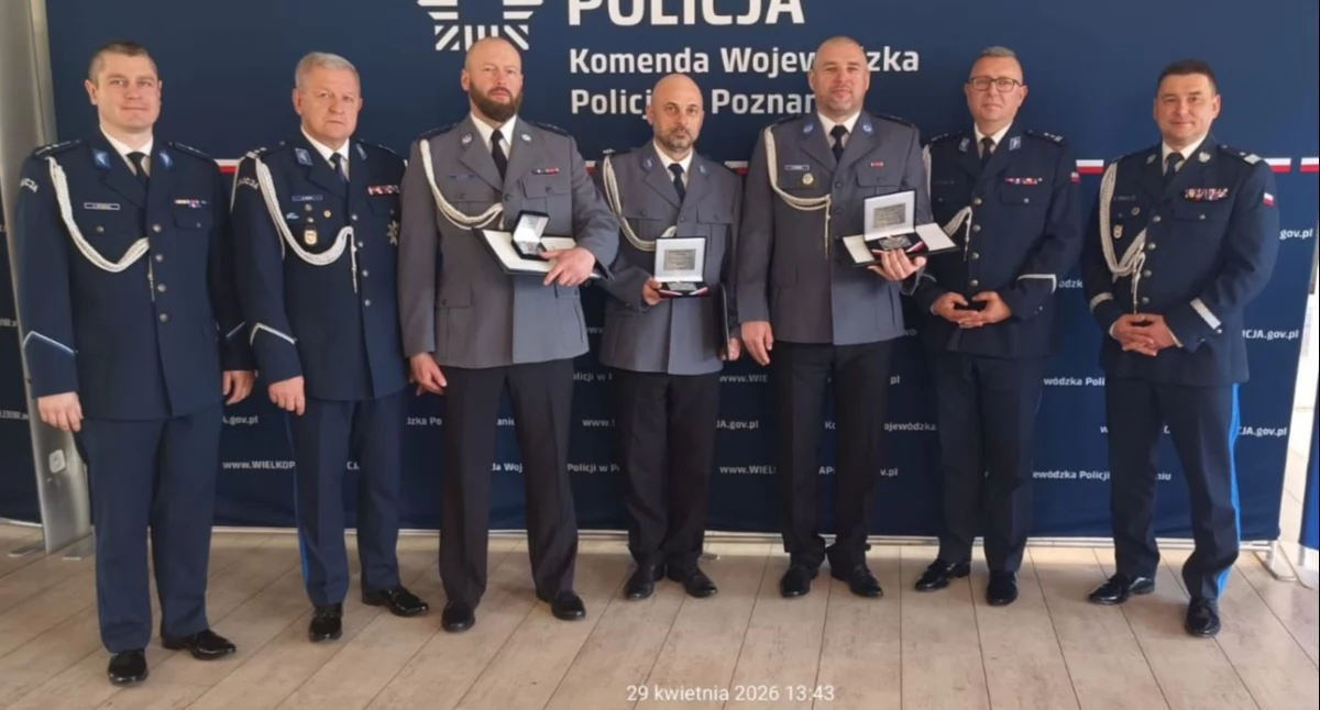 Wbiegli w ogień, uratowali życie. Policjanci ze Złotowa nagrodzeni „Kryształową Gwiazdą”