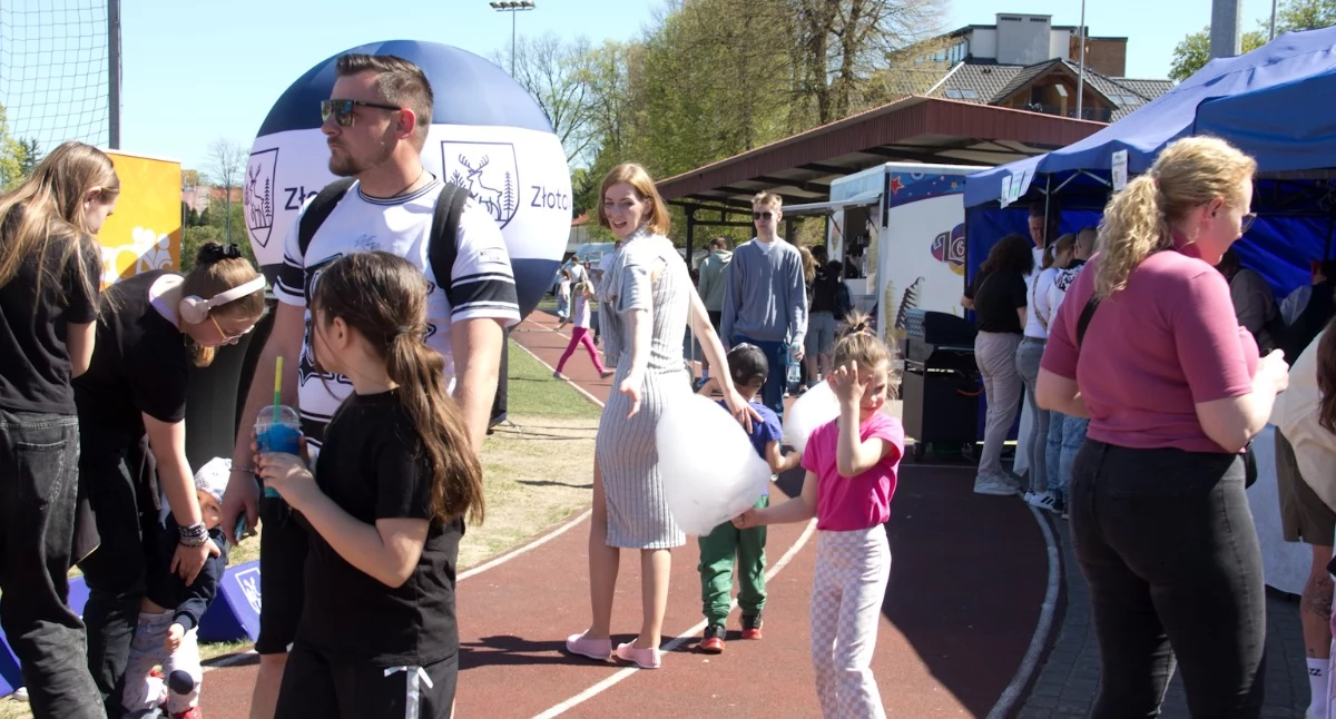 [WIDEO] Rodzinny piknik z atrakcjami dla najmłodszych na boiskach przy Mickiewicza