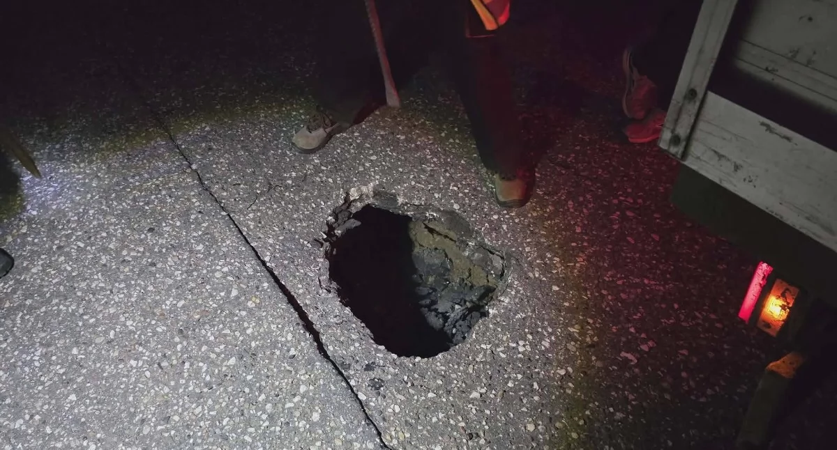 Drogowa pułapka – groźna wyrwa w jezdni!