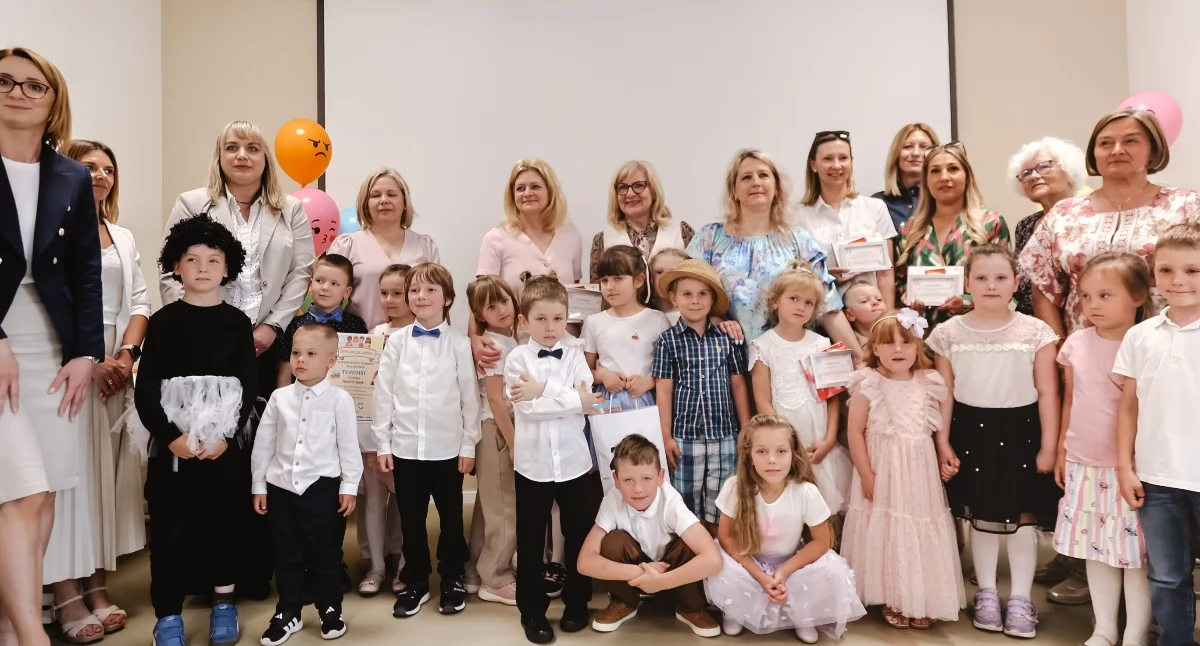 Mali recytatorzy wystąpili w bibliotece.  „Tuwimki 2026” w Złotowie