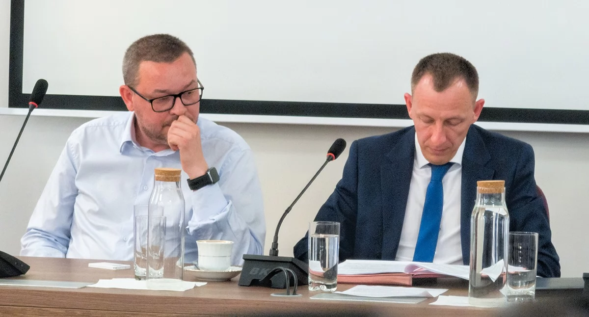 Mieszkanie, żona, prąd i odpady w samorządowej wojnie o Tomasza Kopinke