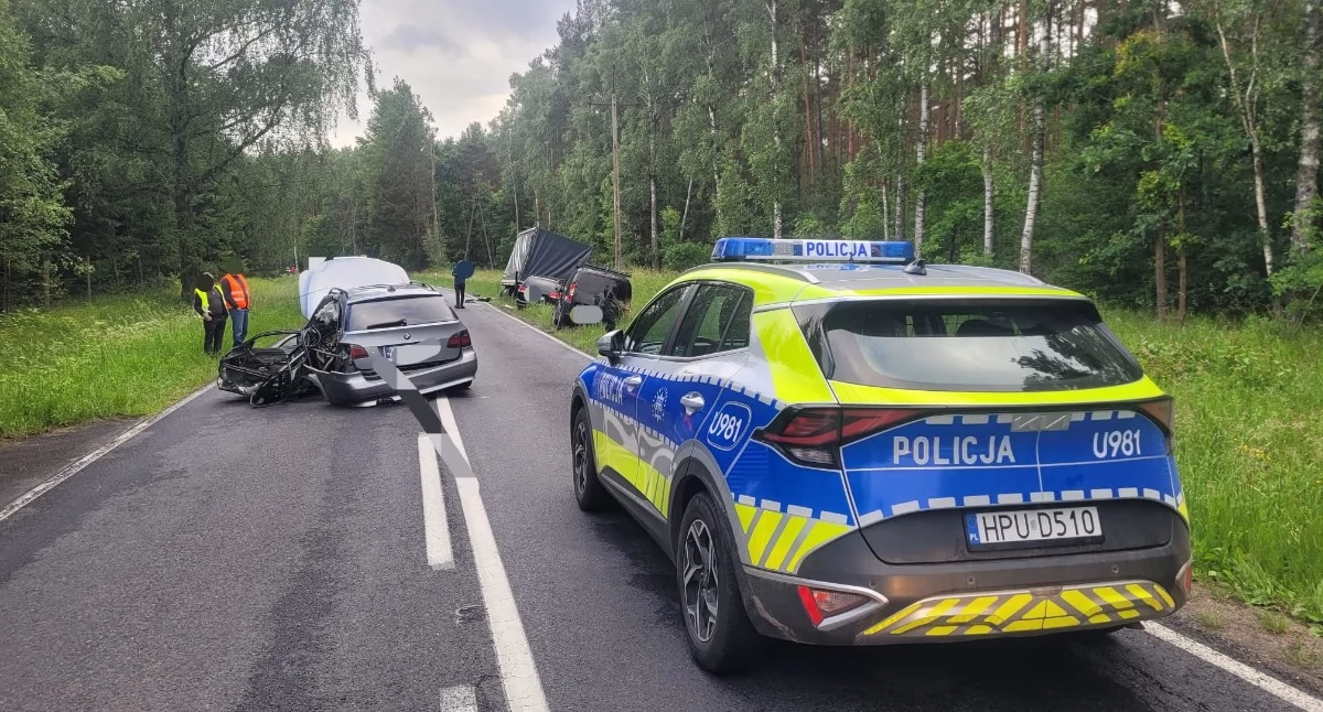Groźny wypadek na trasie Skórka–Dolnik. Bardzo ciężki stan 22-letniego kierowcy