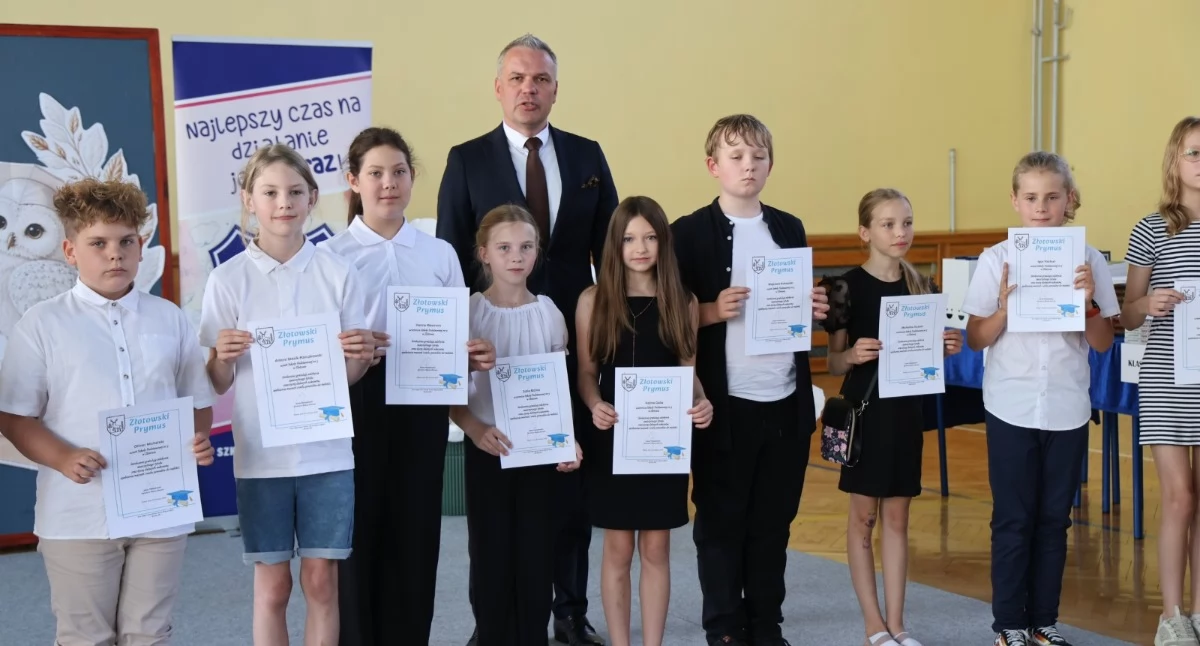 Trzynastu uczniów ze średnią 6,0. Burmistrz Złotowa nagrodził najlepszych z najlepszych