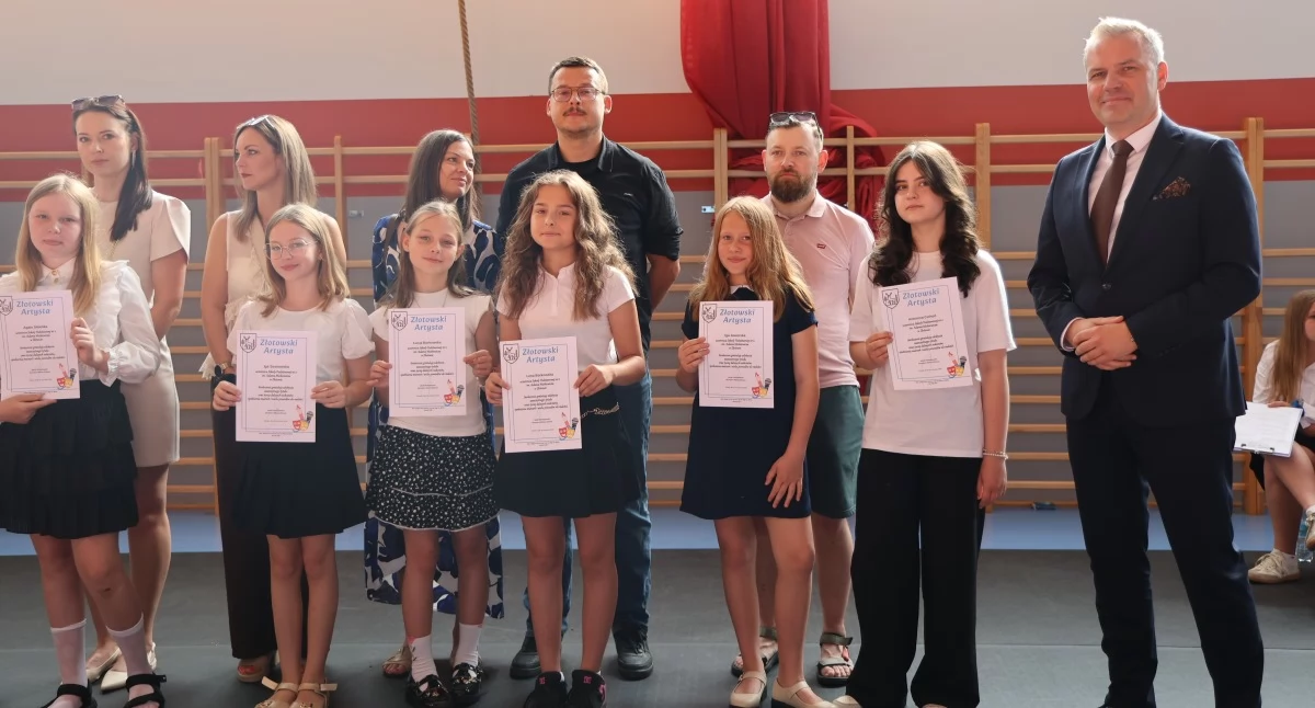 Uczniowie SP nr 2 rozpoczęli wakacje. Za nimi uroczyste zakończenie roku