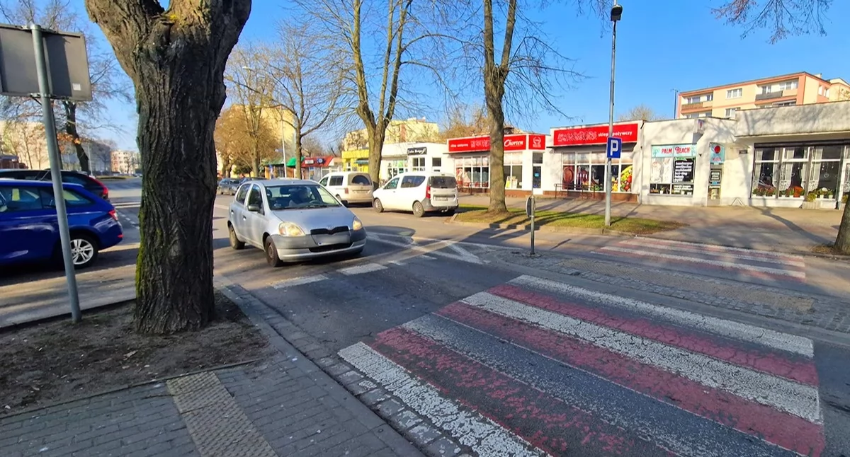 Złotów: Drzewa nie wytną, muszą przebudować przejście