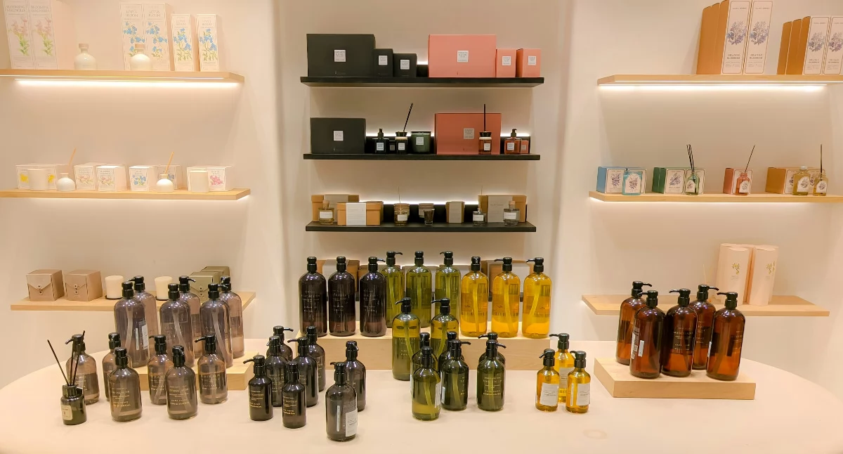 Paryskie Perfumy i świeże zamienniki perfum damskich – lekkie zapachy na co dzień