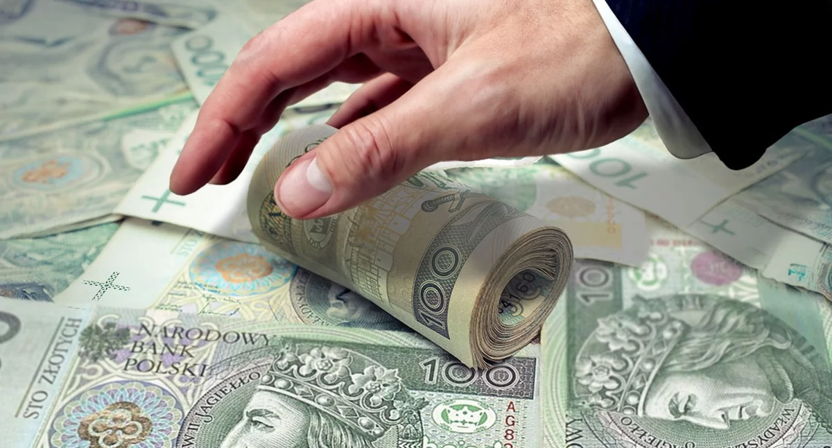 W szpitalu płacą najlepiej. Kto zarabia najwięcej,  a kto ma 11 milionów długu