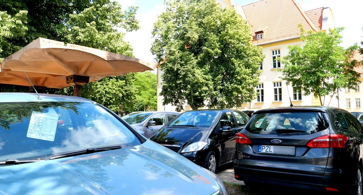 Autokomis pod Starostwem tylko do końca wakacji?