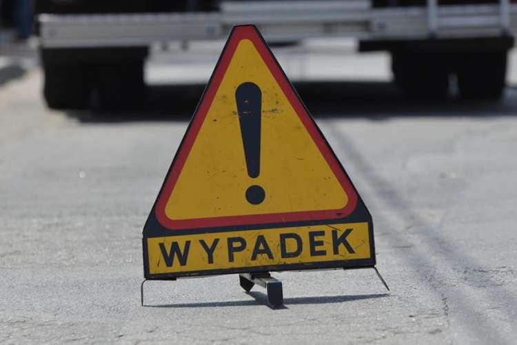 Ciężarówka w rowie