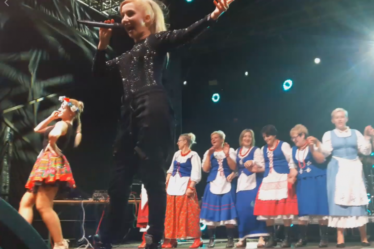 Panie z Błękitu Krajny wystapiły z Cleo