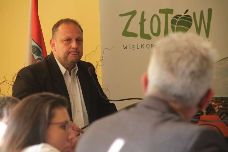 - Słyszysz się, dyrektorze?! - pytał na ostatniej sesji Sławomira Wilowskiego radny Krzysztof Koronk